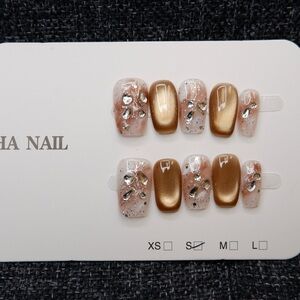 Elegant Gold and Cream Press-On Nails